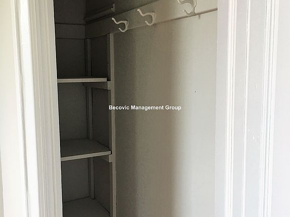 5th image of 910 W Newport Ave #3