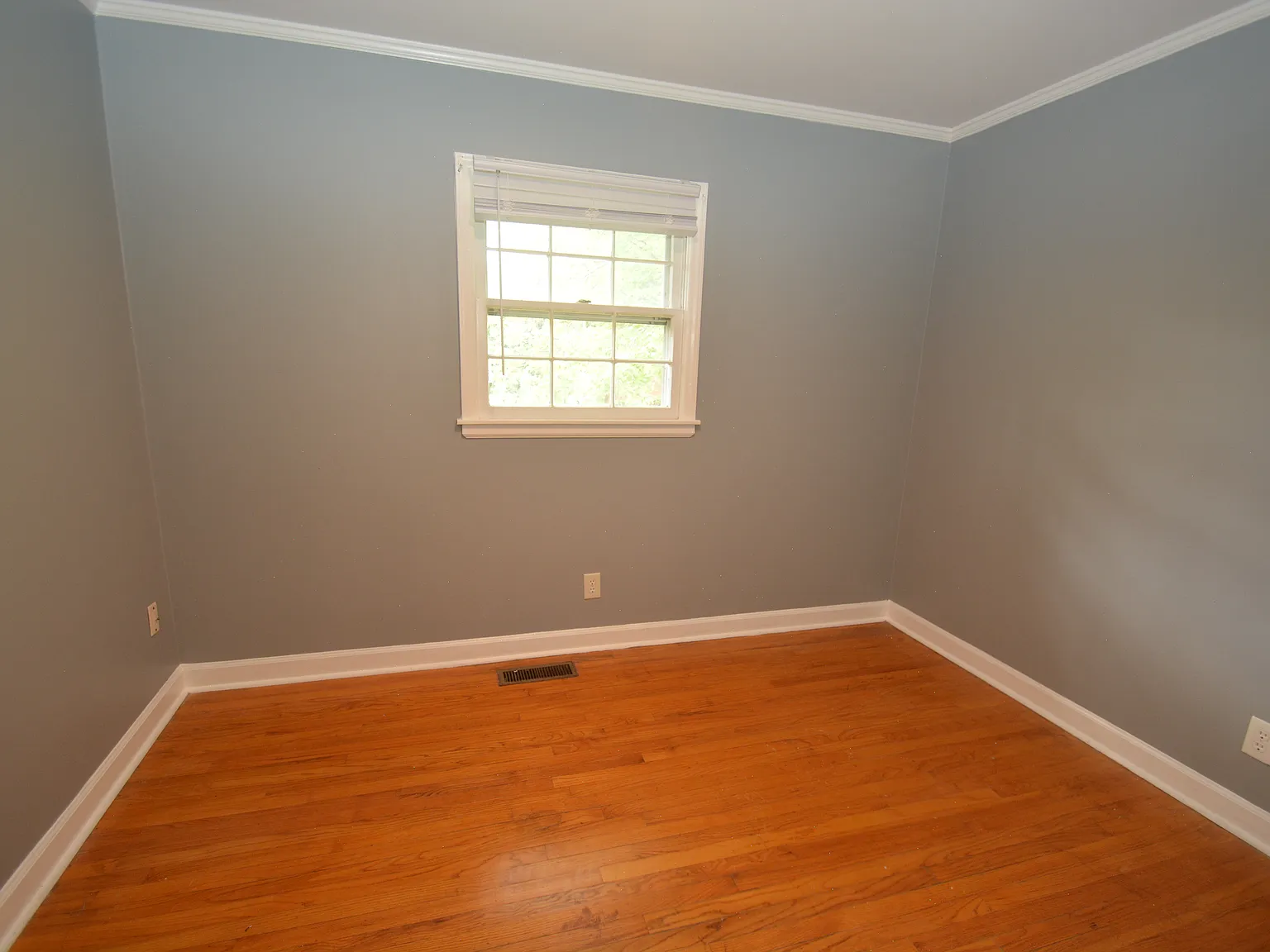 4 bed, 1.5 bath, 2248 sqft, $2,095 — Photo 4
