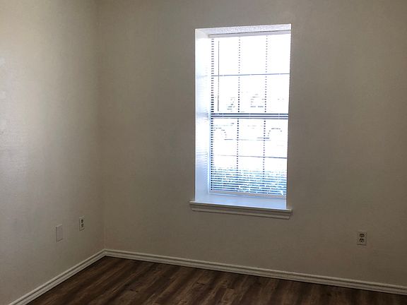 4th image of 230 Dewey Ct