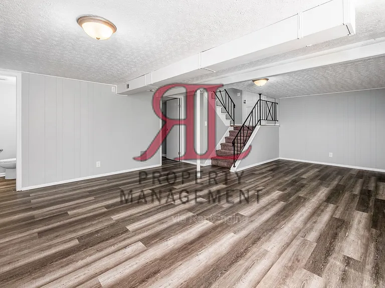 363 Regents Rd — Photo 27