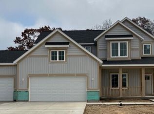 1782 Solitude Dr NE, Grand Rapids, MI 49525