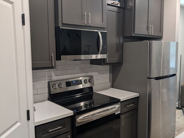 913 E Jefferson St #A