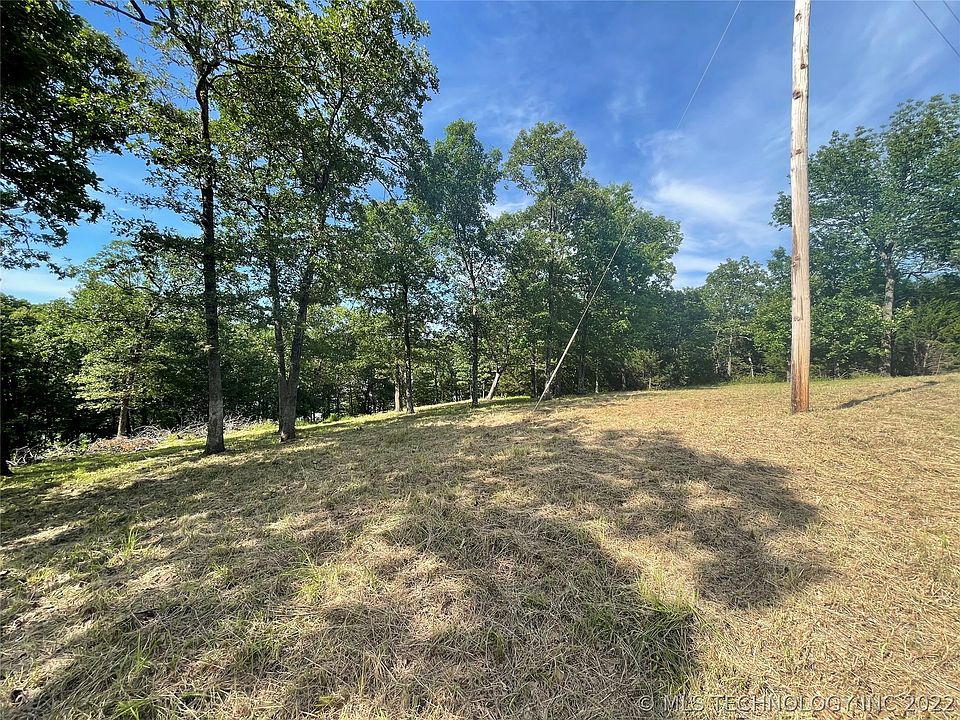 1st image of Lakecrest Dr