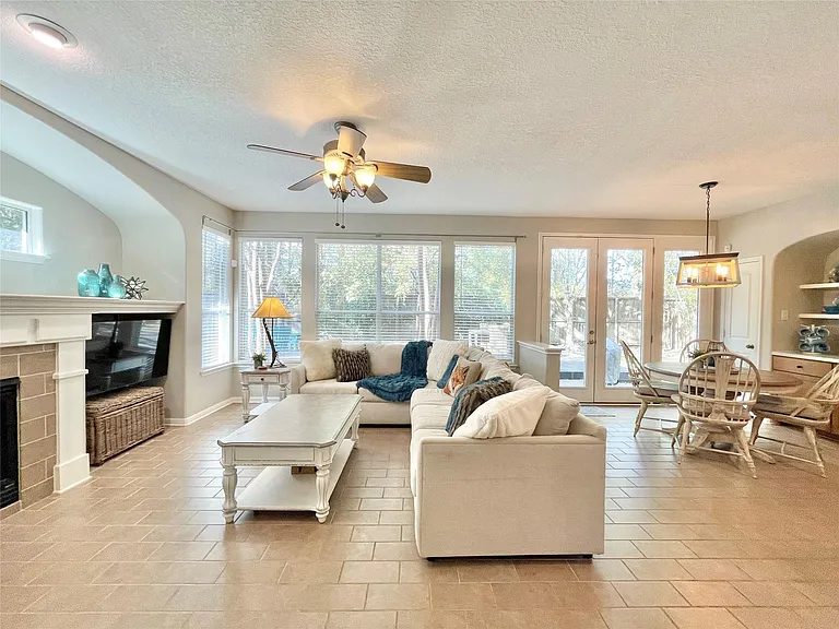 46 Flickering Sun Ct — Photo 15