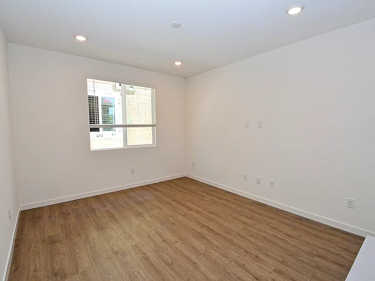 1018 Middle Gate Rd — Photo 7