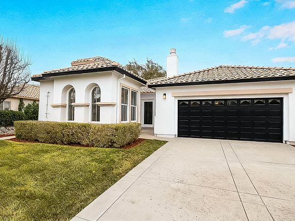 3rd image of 175 Oakridge Way