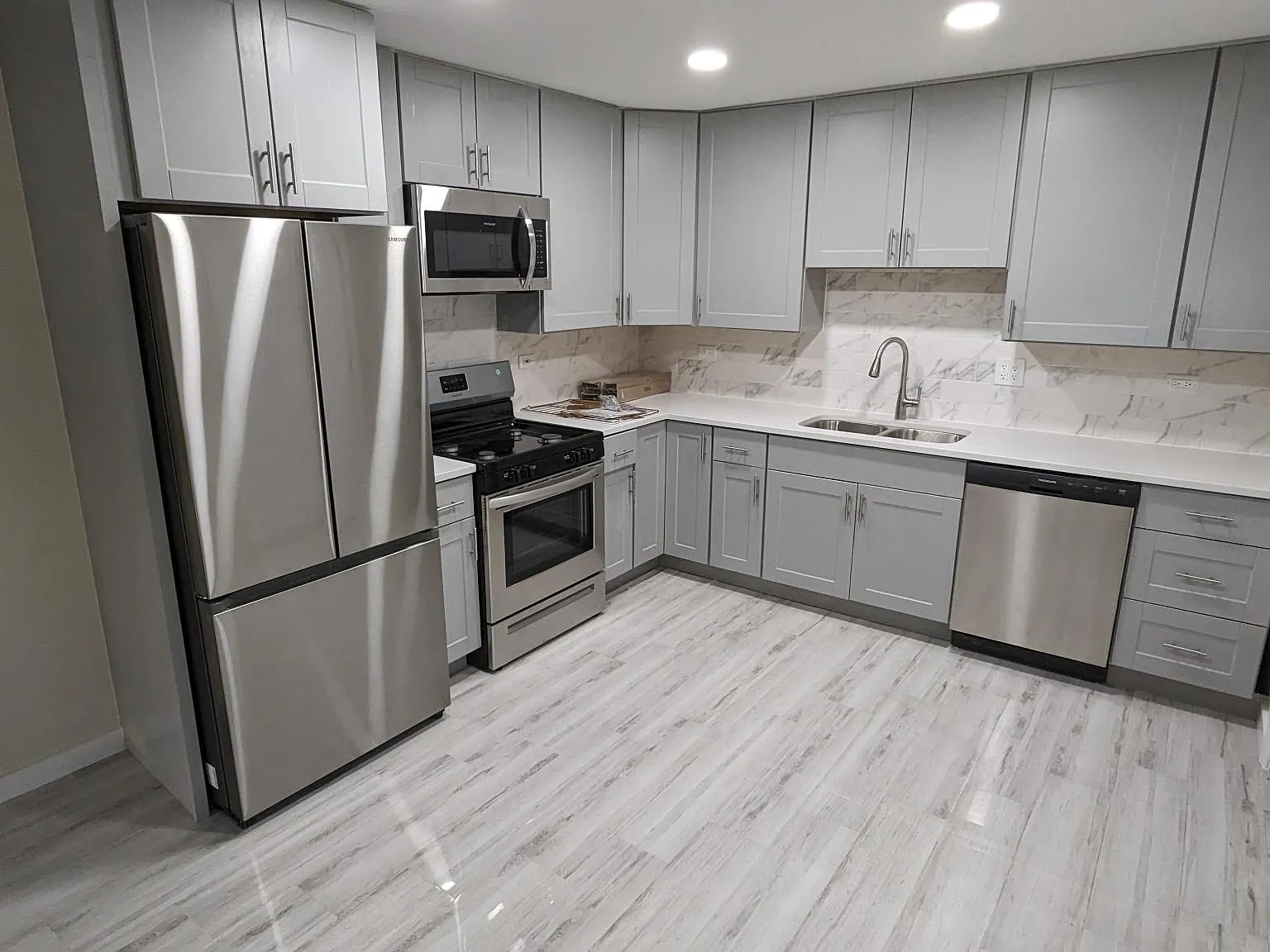 3 bed, 1700 sqft, $2,700 — Photo 2