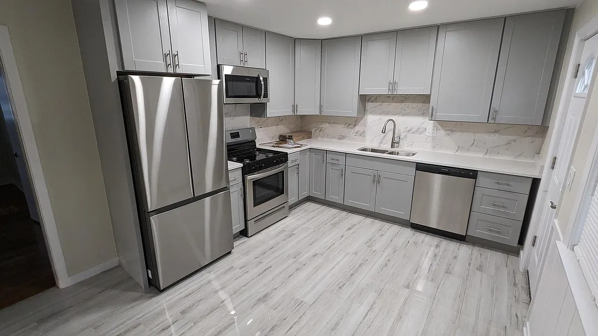 Building Photo - 1830 Brummel St #2