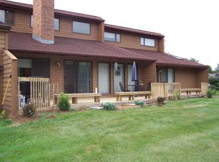 6523 Sycamore Ct, McHenry, IL 60050