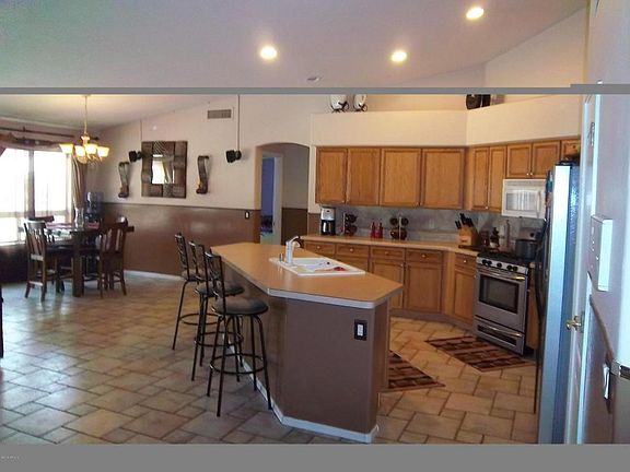 3rd image of 8722 W Tonopah Dr