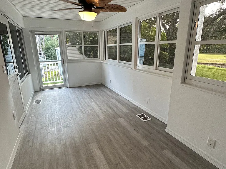 547 Lake Dr — Photo 16