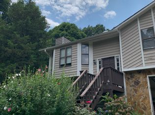 634 Village Creek Dr, Lilburn, GA 30047