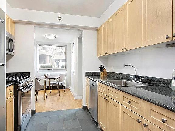 5th image of 308 E 38th St #2B