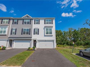 211 Pond View Ct, Quakertown, PA 18951