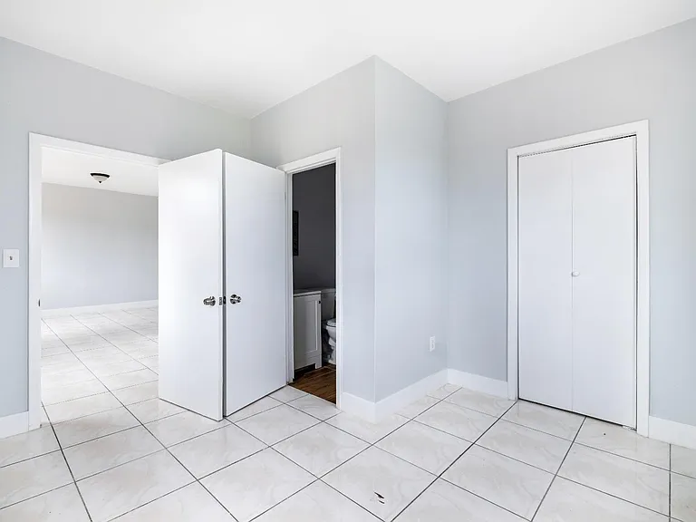 845 SW 4th St #7 — Photo 9