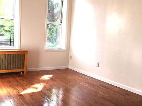 3rd image of 260 19th St APT 11