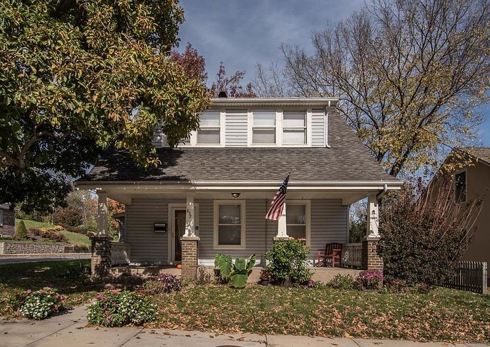 832 Thomas is just a short walk to the park and downtown Weston!
