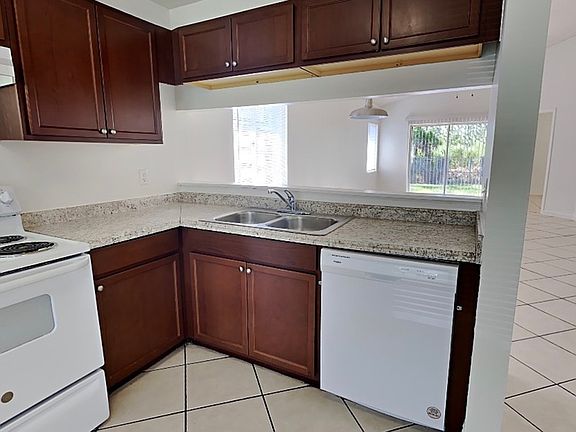 5th image of 3128 Ginger Cir