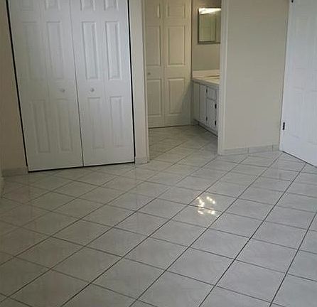 4th image of 6941 Carlyle Ave #5E