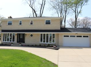303 Dunlay Ct, Wood Dale, IL 60191
