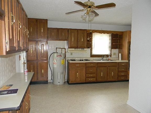 Eat in kitchen, newer flooring.