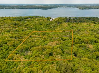 N1352 Lake Dr, Fontana, WI 53125