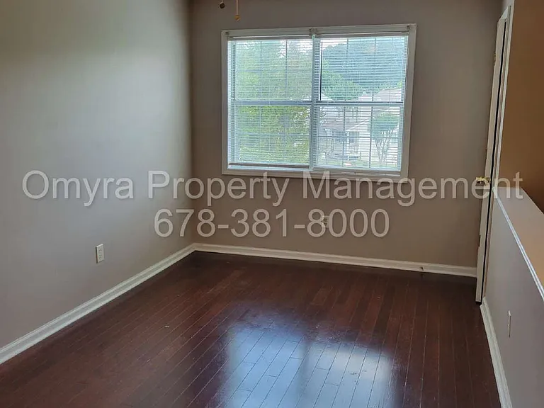 1060 Hillsborough Chase NW — Photo 15