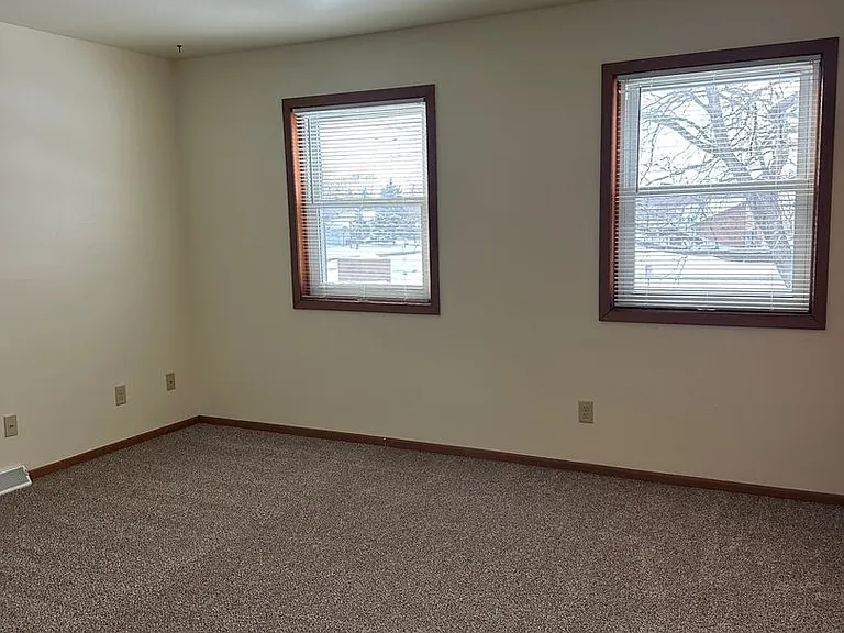 850-852 N Oakwood Rd — Photo 11