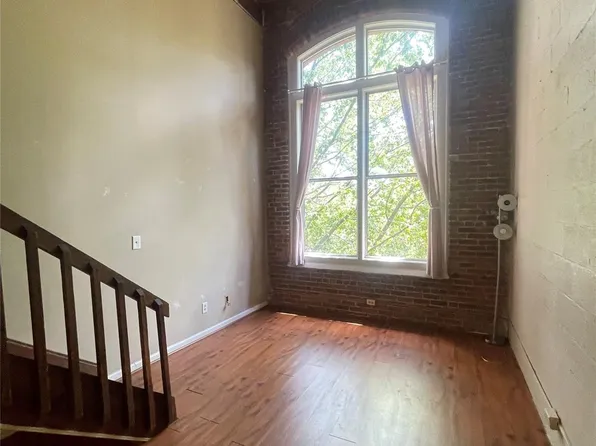 201 S Hoskins Rd APT 319, Charlotte, NC 28208