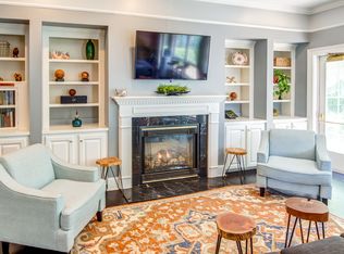 125 Village Grn N #N102, Riverside, RI 02915