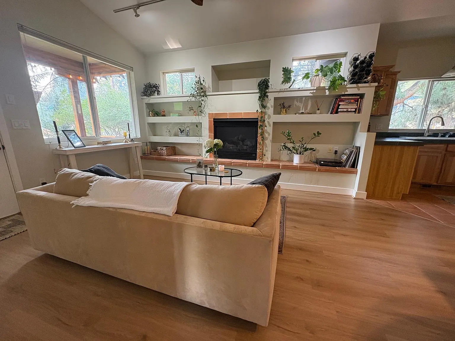 2 bed, 1050 sqft, $2,550 — Photo 4