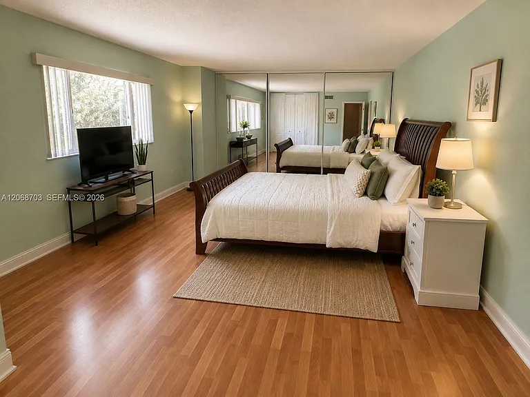 7910 Taft St #208 — Photo 7