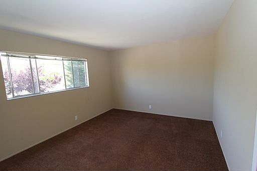 3rd image of 562 Bancroft Ave APT Q