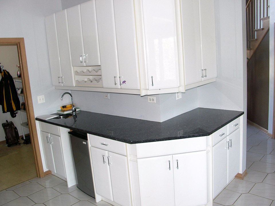 Wet bar w/buffet