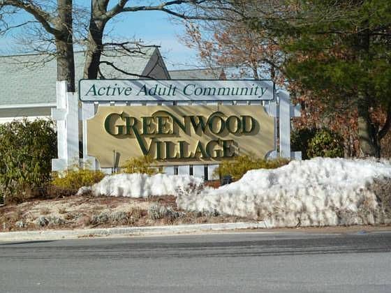 1st image of 76 Village Cir W