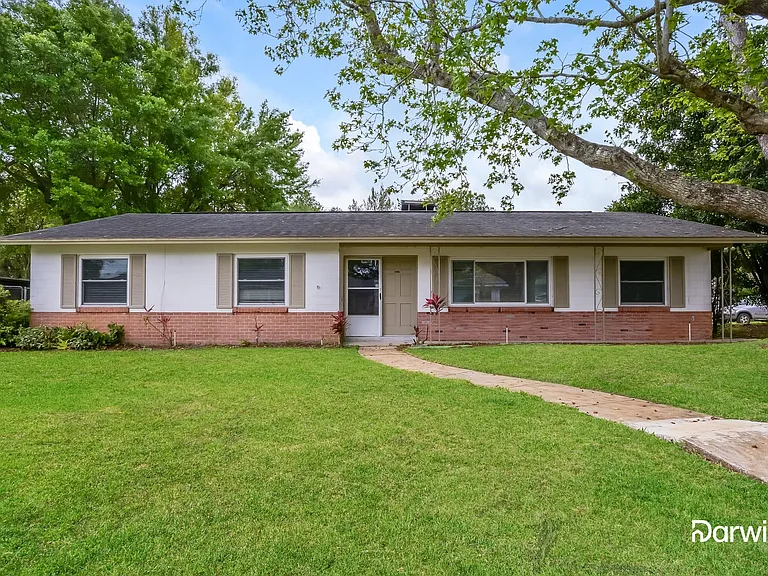 1013 Bradford Dr — Photo 1