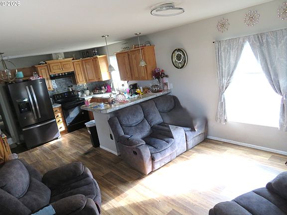 5th image of 515 SE Sheridan Rd