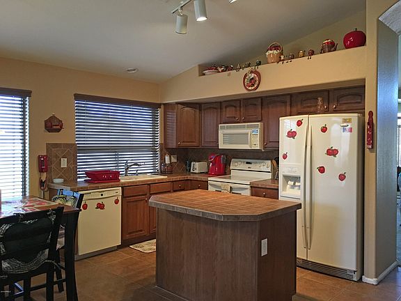 3rd image of 42543 W Hall Dr