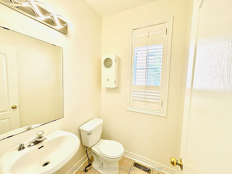 56 Kimono Cres — Photo 4