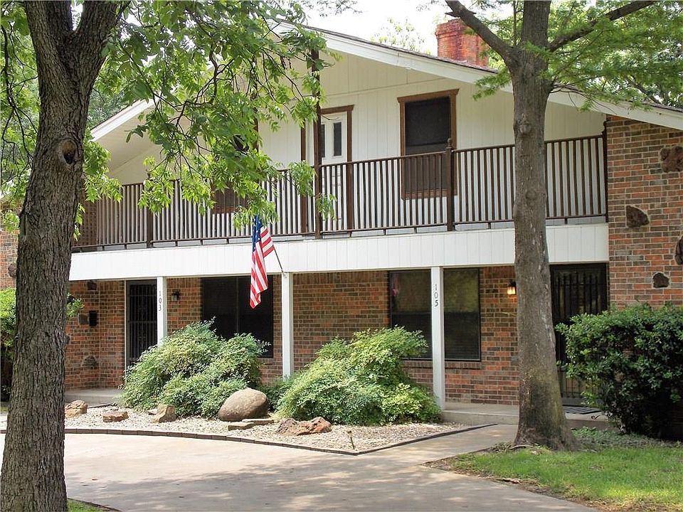 1st image of 103 Bluebonnet Dr