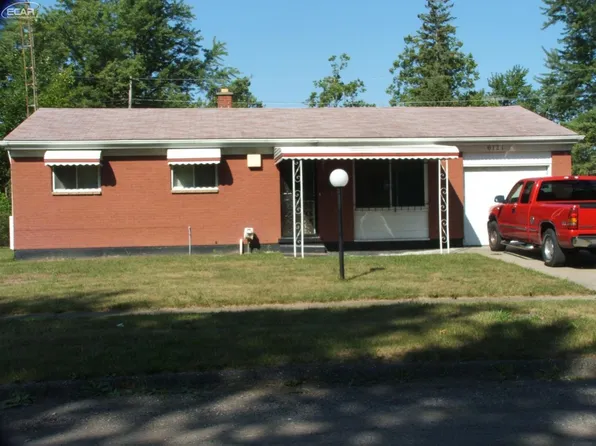 6121 Magnolia Dr, Mount Morris, MI 48458