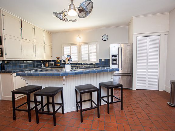 5th image of 520 Mahony St