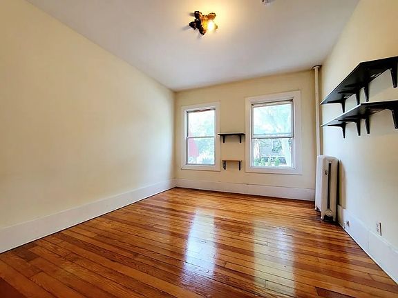 4th image of 132 Oxford St APT 2A