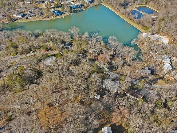4th image of 8428 Lake Dr