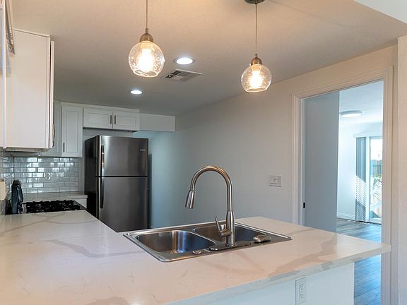 5th image of 328 N Occidental Blvd #1/2