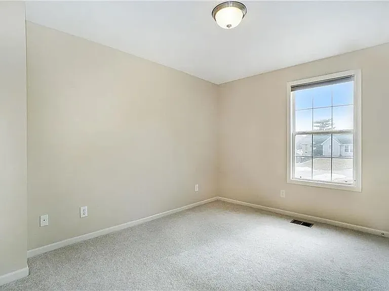 8008 NW 70th St — Photo 14