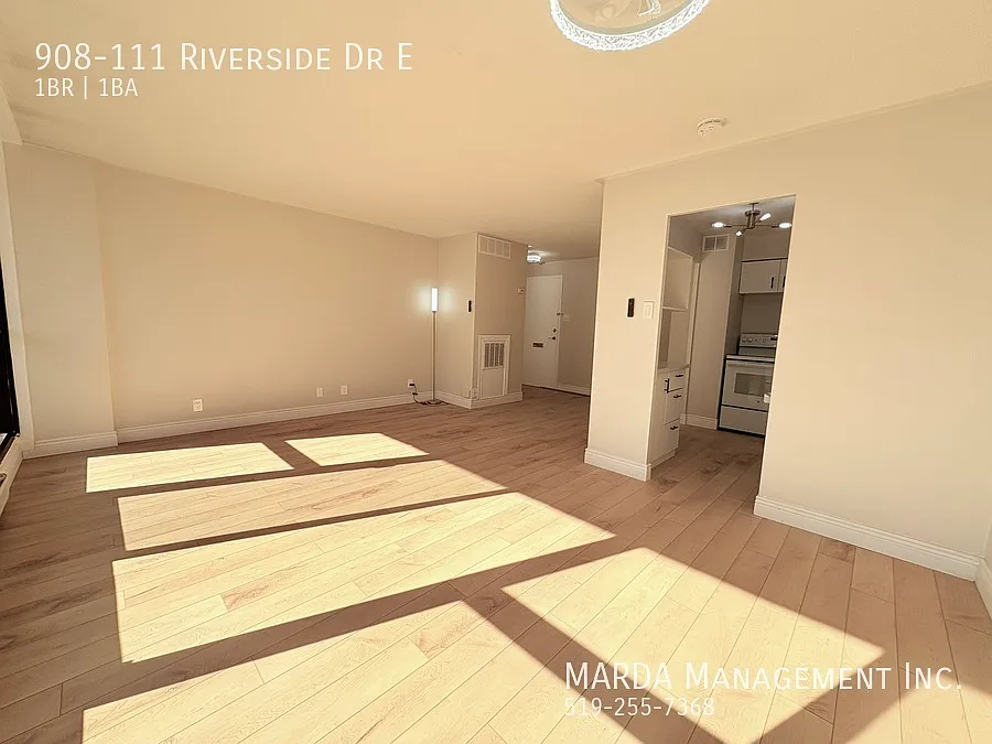 Stunning 1bedroom/1bath Condo With Balcony -Inclusive — Photo 1