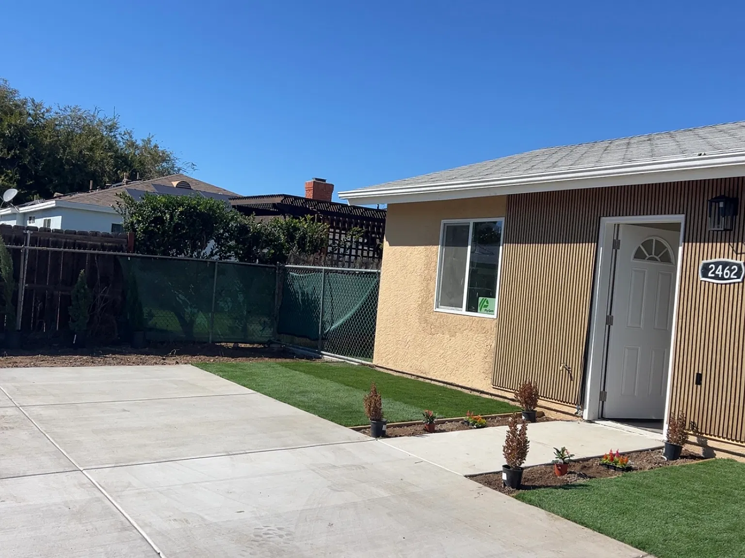 2462 Holliday Ln — Photo 2