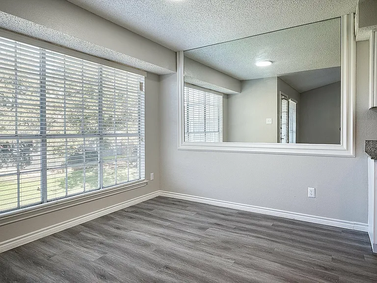 Luxury (1-1) - Dining Room