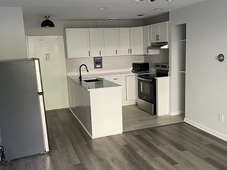 2540 Madison Rd #6 — Photo 1